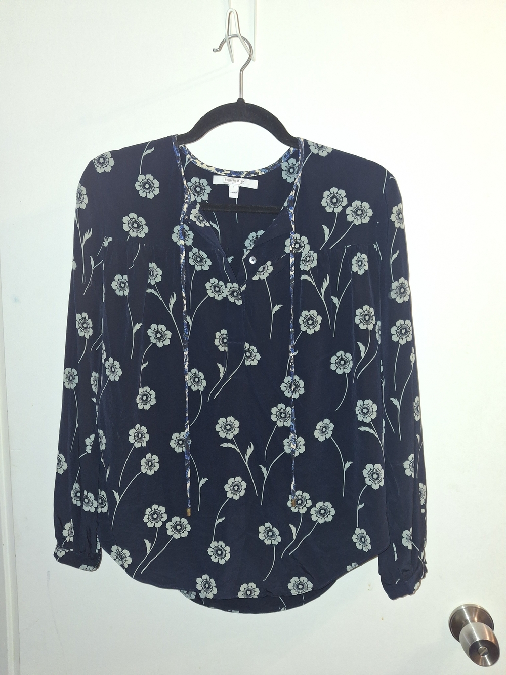10 Crosby Derek Lam Navy Floral Tie-Front Blouse